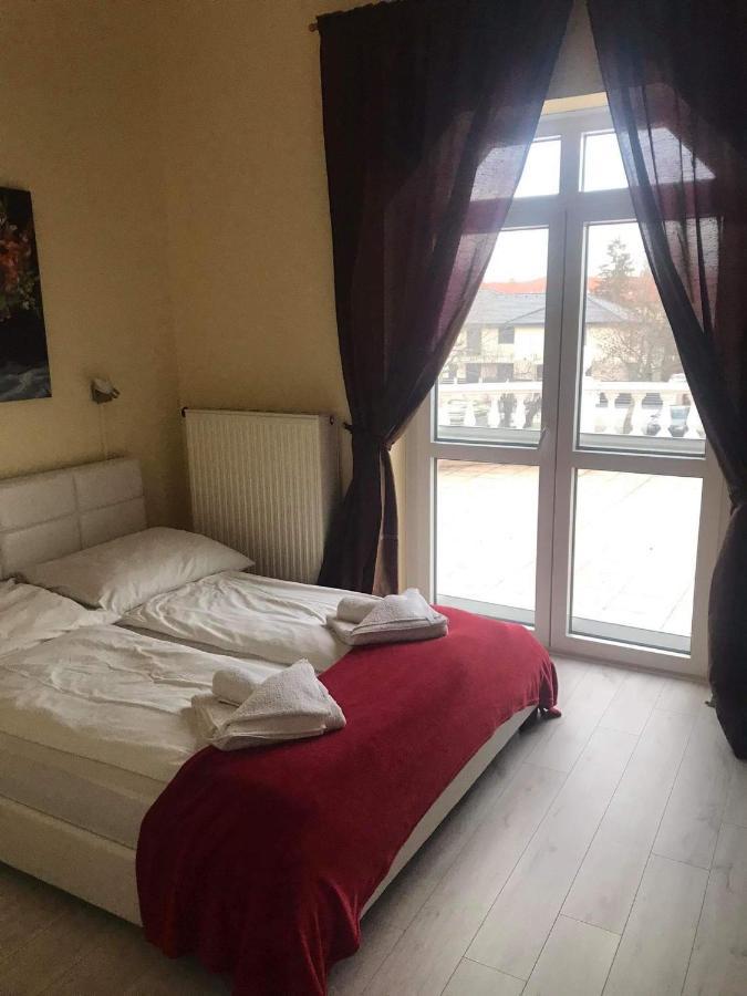 Y Panzio Bed & Breakfast Balatonlelle Luaran gambar